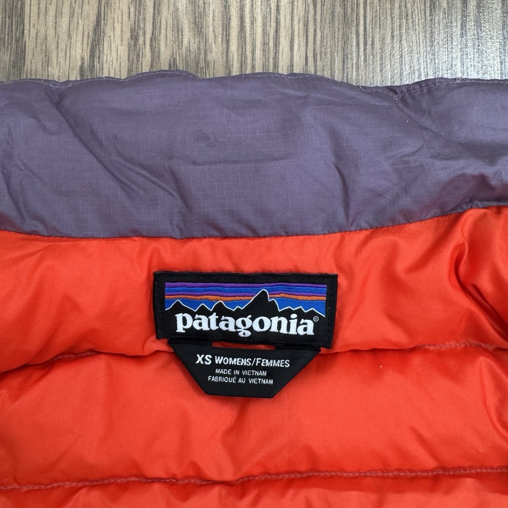 Patagonia‎ Womens Down Vest Size XS Purple Orange Quilted Full Zip Layering Warm - Picture 6 of 16